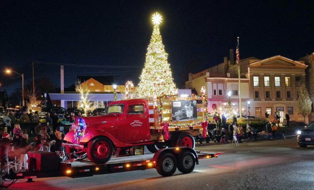 Downtown West Bend Christmas Parade Visit West Bend, Wisconsin